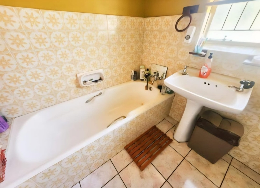 4 Bedroom Property for Sale in Stilfontein Ext 4 North West